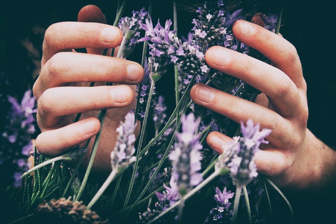 Photo Moisturizing hands